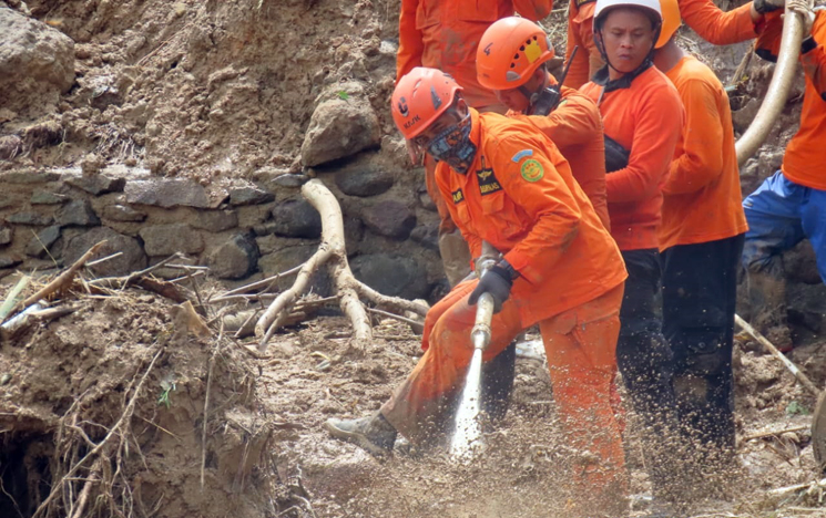 Tim SAR Perluas Area Pencarian Hari Kelima Pencarian 3 Korban Banjir di Bogor Belum Ditemukan
