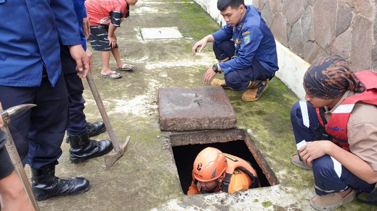 Belum Diketemukan 3 Tim Lakukan Pencarian Dua Anak Tenggelam di Parit Babakan Ciparay