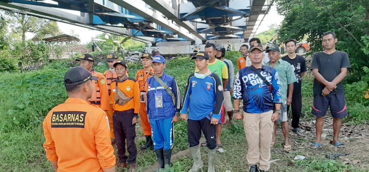 Hari Pertama Nihil Tim SAR Lanjutkan Pencarian Elang yang Tenggelam di Sungai Cimanuk