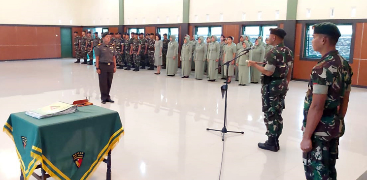 Salah Satu Perwira Terbaik Pindah Tugas Danyonif Raider 301PKS Pimpin Tradisi Korps Raport