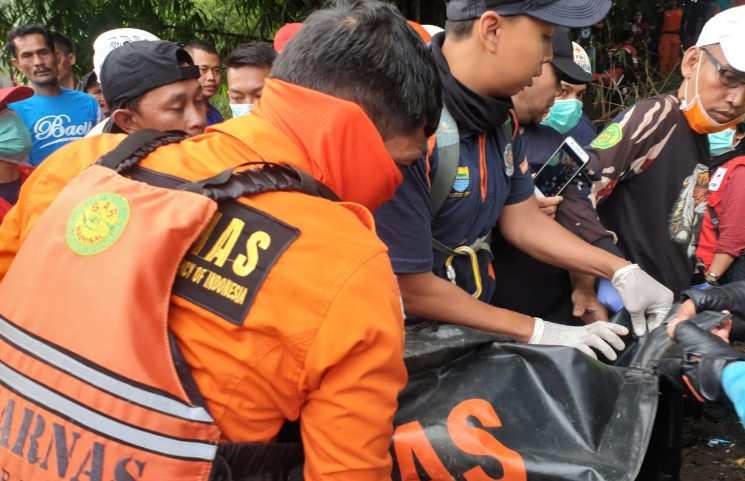 Satu dari 2 Korban Tenggelam di Parit Babakan Cipa