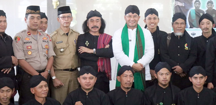 Usai Hadiri Harlah NU Ke 94 Wakil Bupati Sumedang Tinjau Penimbangan Balita dan pemberian Vitamin A di Desa Sindanggalih 2