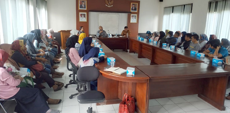 Disnakertrans Sumedang Latih Calon Pengusaha Kelola Kampung Kreatif