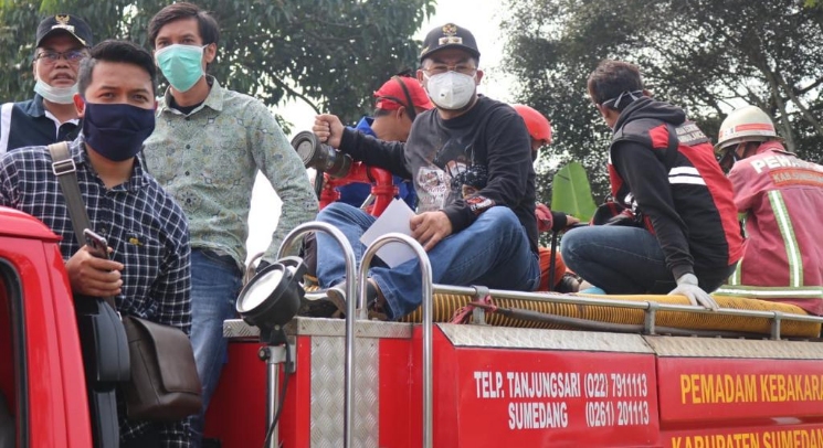 Kembali Kemudikan Damkar Wabup Sumedang Semprotka