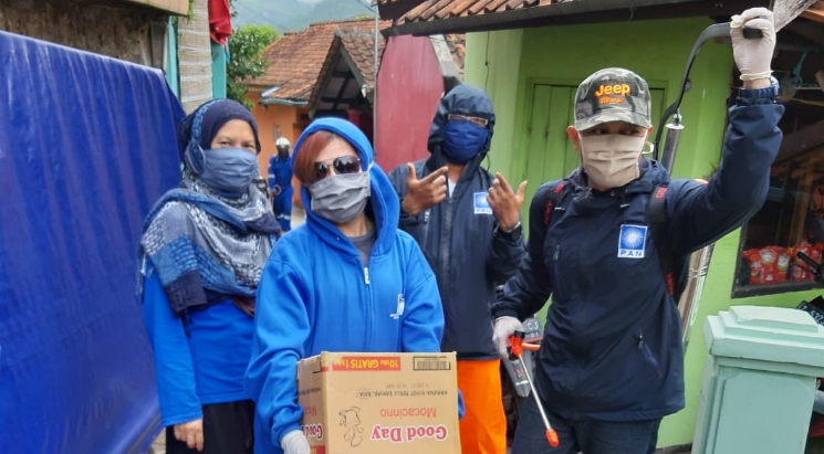 Peduli Covid 19 DPRD Sumedang Lakukan Penyemprota