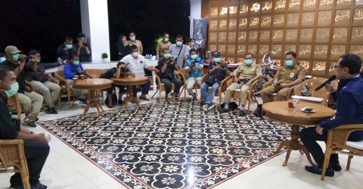 Sebelum Positif Corona Bima Arya Konferensi Pers Tanpa Masker 2