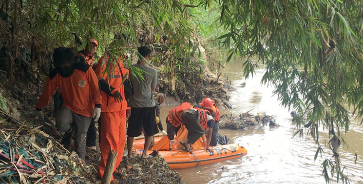 Tim SAR Gabungan Berhasil Temukan Korban Tenggelam di Sungai Cisangkuy