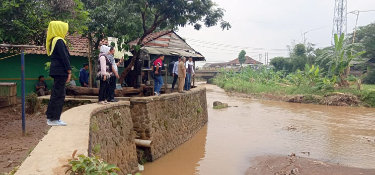 Tinjau Lokasi Banjir Komisi IV DPRD Sumedang Berikan Bantuan Serta Pastikan Warga Dusun Pangjeleran Tertangani 2
