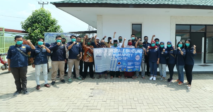 0APeradi Bale Bandung Berikan Bantuan Box Steril 1