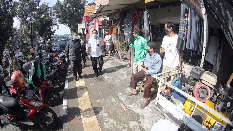 DP3APM Bagikan Masker Gratis 3