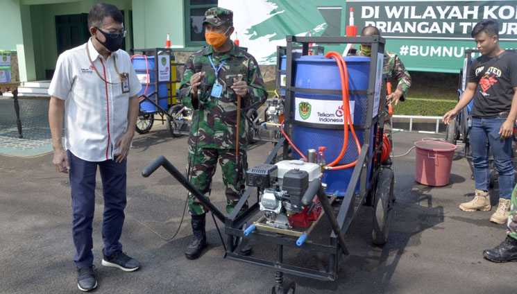 Lawan Corona PT Telkom Indonesia Serahkan Bantuan SMR dan ADP unutk Korem 062 Tn