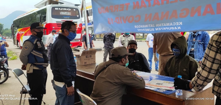 Lawan Korona DPRD Sumedang Pantau Pos Kesehatan