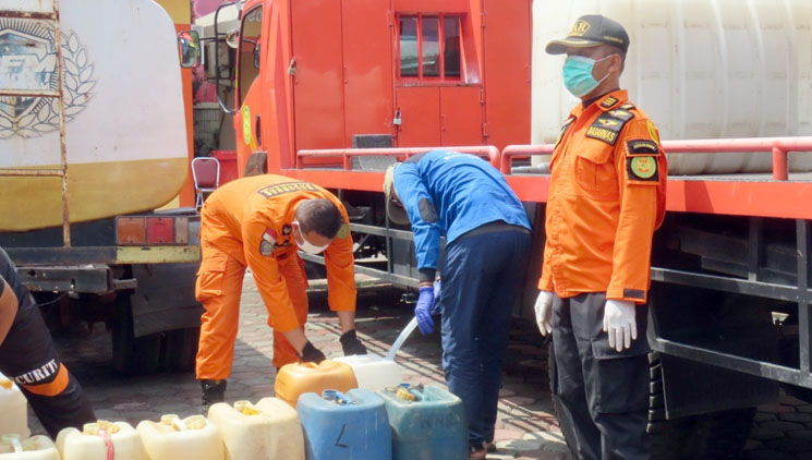 Minggu Ke 4 Pembagian Disinfektan Gratis Basarnas Bandung Utamakan Protokol Kesehatan