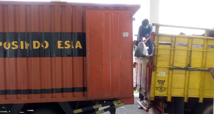 POS Indonesia Distribusikan Kiriman Pusat Krisis Kesehatan 2