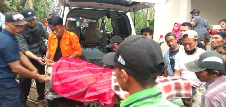 Terseret Arus Sungai Cibeureum Dahlan Masih Dicar
