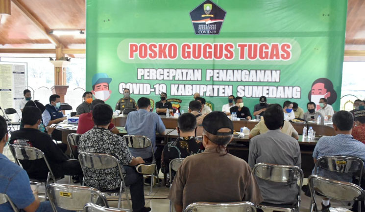 Bupati Berikan Arahan Camat se Kabupaten Sumedang Ikuti Sosialisasi AKB
