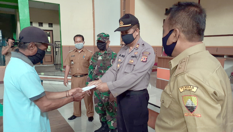 Jajaran Polres Sumedang Hadiri Launching Pemberian Bansos BLT DD Kecamatan Conggeang