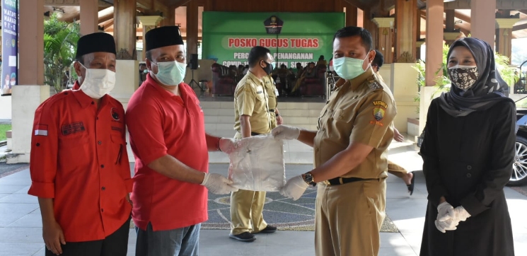 Bang Ara Kembali Sumbang APD Sumedang Selangkah