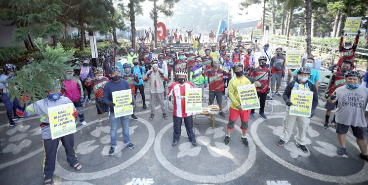 Pemkot Kampanyekan Bersepeda Tapi Pake Masker 1
