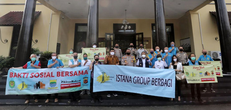 Pemkot dan Polrestabes Bandung Kembali Bagikan Paket Sembako 2