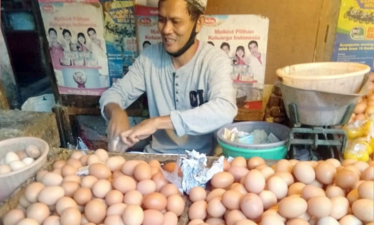 Sebagian Warga Heran Harga  Telur  Ayam  di  Sukabumi Tiba 