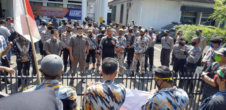 Tolak RUU HIP Ribuan Massa GMBI Geruduk Kantor DPRD Sumedang 1