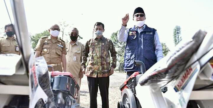 Kementrian Pertanian Berikan Bantuan Traktor Kepada 10 Poktan di Kota Sukabumi