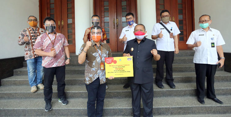 Pemkot Bandung Menerima Bantuan Wastafel Portabel 3