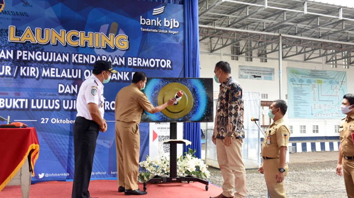 Bayar Uji KIR Dishub Sumedang Bersama bank bjb Luncurkan QRIS dan BLUE