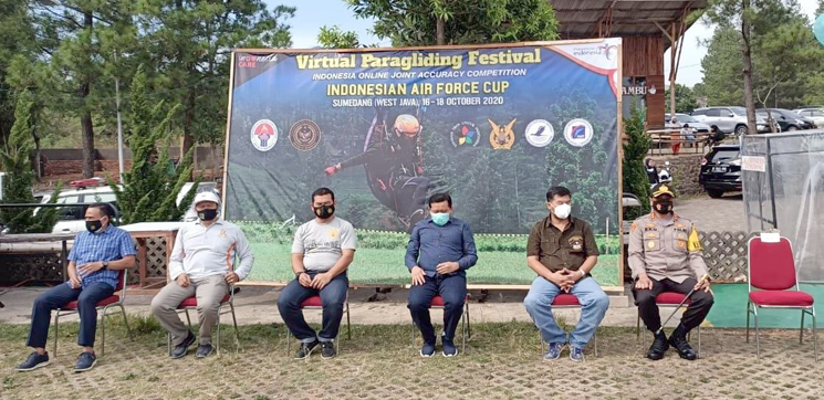 Sebanyak 352 Peserta Ikuti Festival Paralayang Memperebutkan Piala TNI AU
