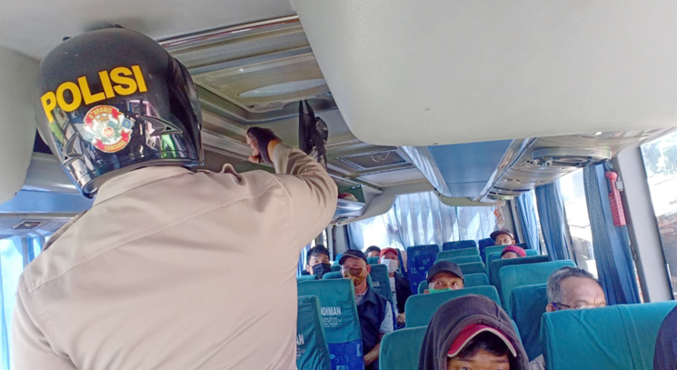 Tanggulangi Covid 19 Polsek Rancakalong Rutin Laksanakan Operasi Yustisi