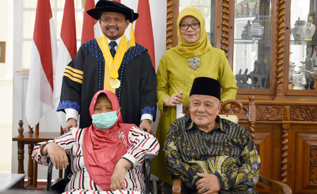 Raih Gelar Doktor Bupati Sumedang Dr. H. Dony Ahmad Munir ST MM Diwisuda 1