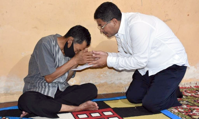Wabup Sumedang Jenguk Keluarga Korban Pohon Tumbang di Desa Sukawangi