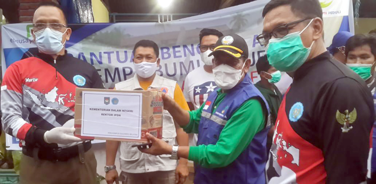 Murtir Jeddawi Salurkan Bantuan Kemendagri IPDN kepada korban bencana Mamuju Sulbar