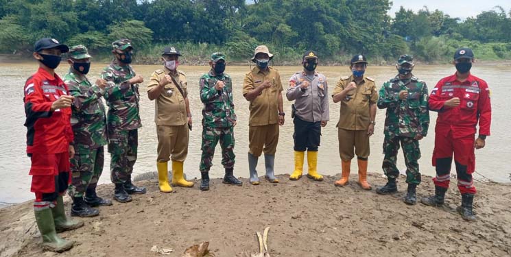 Dandim 0610 Sumedang Survey Lokasi Pembuatan Jembatan Gantung yang Menghubungkan Dua Kabupaten