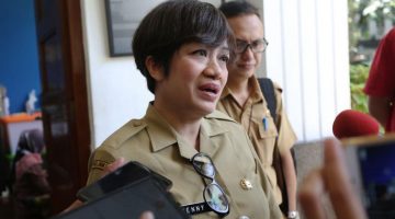 KEPALA Disbudpar Kota Bandung Kenny Dewi Kaniasari saat memberikan keterangan kepada wartawan di Balai Kota Bandung