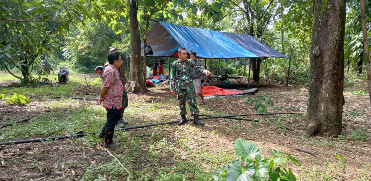 Menghubungkan 2 Kabupaten Kodim 0610Sumedang VRI Kembali Bangun Jembatan Gantung di Ujungjaya