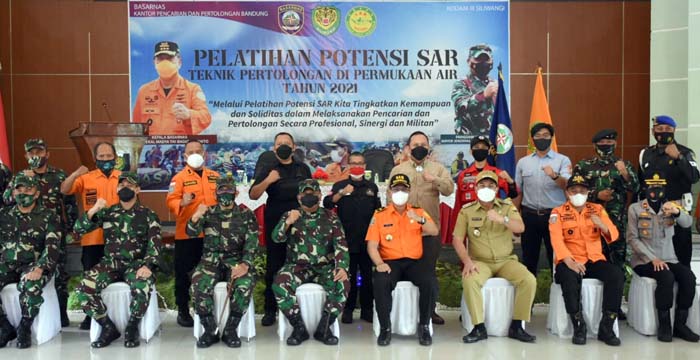 Pangdam III Siliwangi Membuka Pelatihan Potensi SAR Teknik Pertolongan di Permukaan Air Tahun 2021