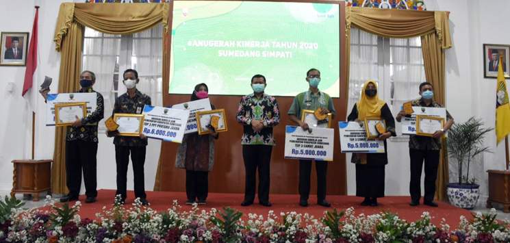 RSUD Inspektorat dan Bappppeda Menjadi Top 3 Kinerja Award Sumedang Simpati Tahun 2020 1
