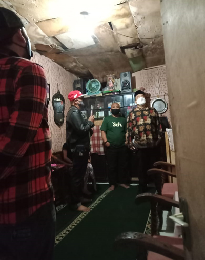 Kunjungan Bapak H Erwin ke rumah warga di RT 01 RW 12 kelurahan kebon Jayanti kecamatan Kiara condong