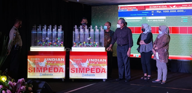 Nasabah bank bjb Memenangkan Undian Nasional Simpe