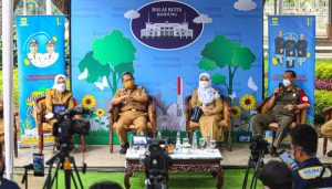 Setahun Covid 19 Muncul Adalah Dua Kutub Yang Saling Berseberangan Kutub Kesehatan Dan Kutub Ekonomi Setahun Covid 19 Muncul Adalah Dua Kutub Yang Saling Berseberangan Kutub Kesehatan Dan Kutub Ekonomi