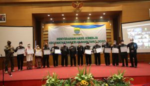 10 Lurah Dan 10 Camat Raih Penghargaan