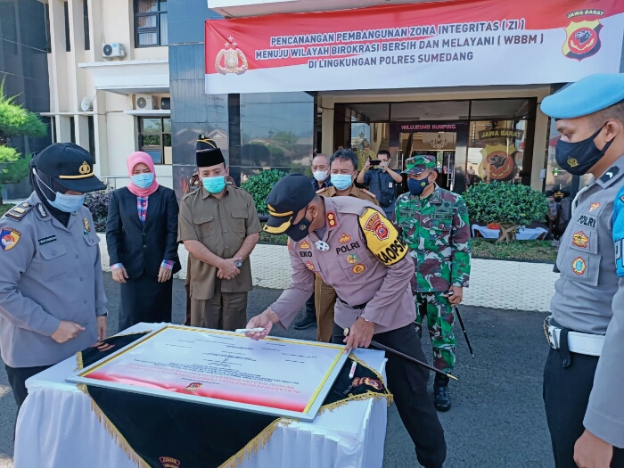 photostudio 1618920968862