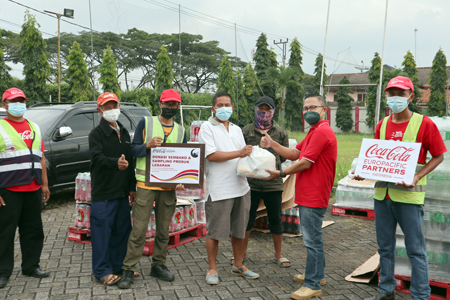 Coca Cola Europacific Partners Indonesia Berbagi Kebahagiaan di Bulan Ramadhan 1442 H 3 Coca Cola Europacific Partners Indonesia Berbagi Kebahagiaan di Bulan Ramadhan 1442 H 3