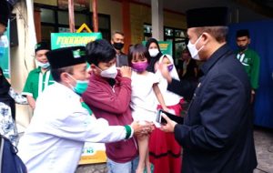 H Erwin Membagikan Tajil kepada Masyarakat H Erwin Membagikan Tajil kepada Masyarakat