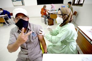 Pelaksanaan Vaksinasi Dosis 2 untuk Pendidik dan Tenaga Kependidikan Pelaksanaan Vaksinasi Dosis 2 untuk Pendidik dan Tenaga Kependidikan