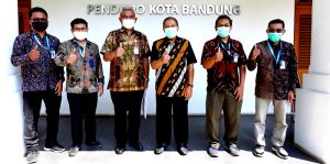 Puskesmas dan RS Kota Bandung Terima Bantuan Air Purifier Dan APD