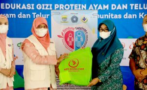 Secara simbolis bantuan tersebut diberikan kepada Kecamatan Bojongloa Kaler