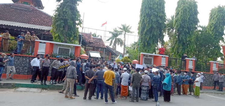 Tahapan Pilkades Serentak Dituding Banyak Kejanggalan FAM Gruduk Kantor DPMD Sumenep